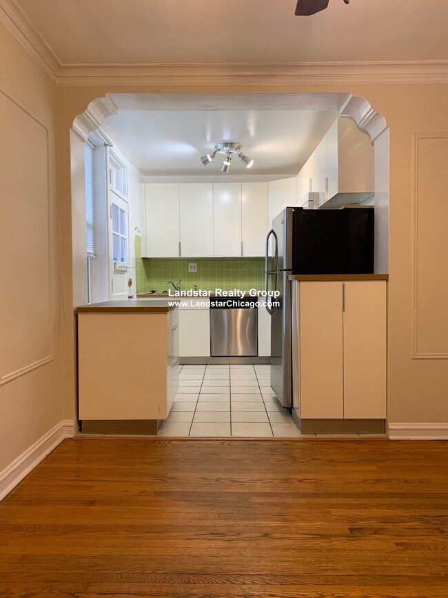 Building Photo - 4515 N Wolcott Ave