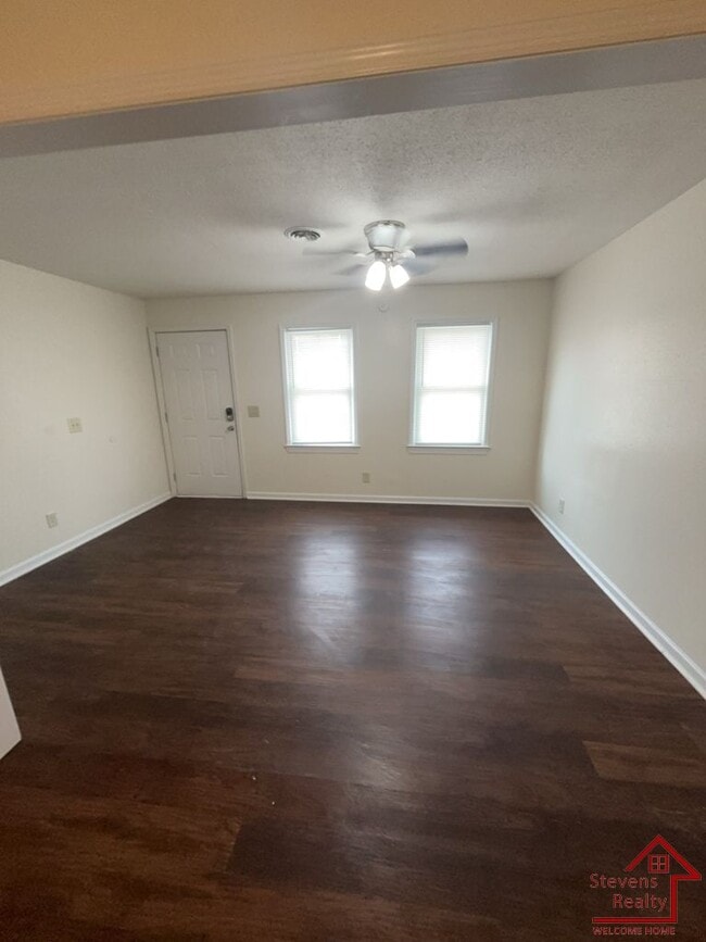 Building Photo - 500 Skyline Dr