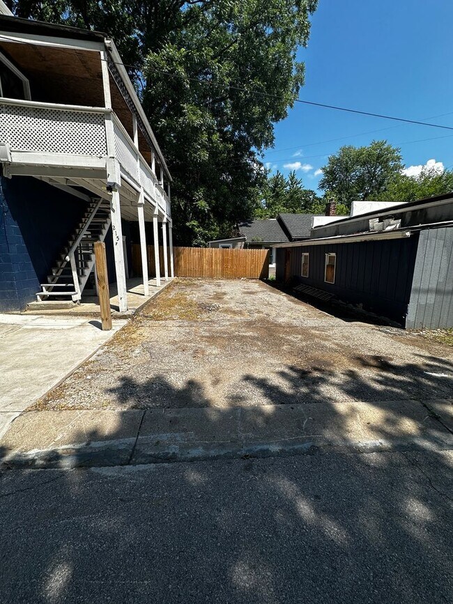 Building Photo - 215 McElroy Ave