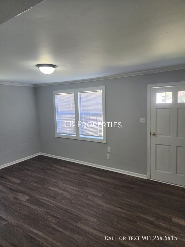 Building Photo - Large Detached 2 Car Garage