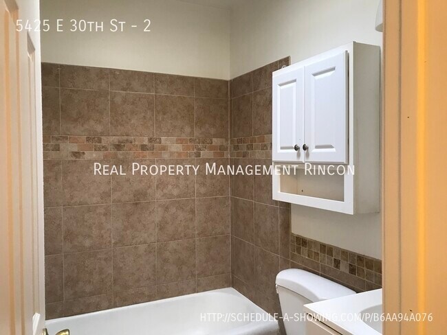 Building Photo - Central Tucson - Close to Everything!