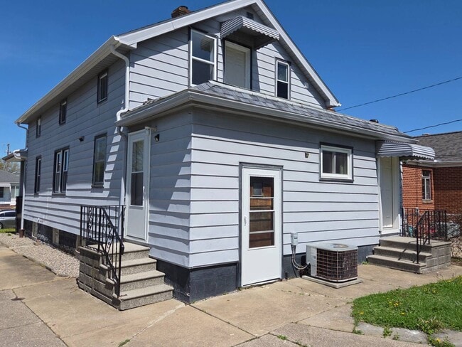 Building Photo - 3027 Fortune Ave