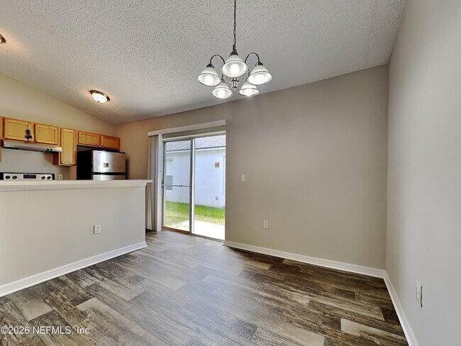 Foto del edificio - 6637 Gentle Oaks Dr E