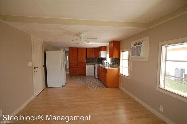 Building Photo - 2 br, 1 bath House - 134 Amber Ave
