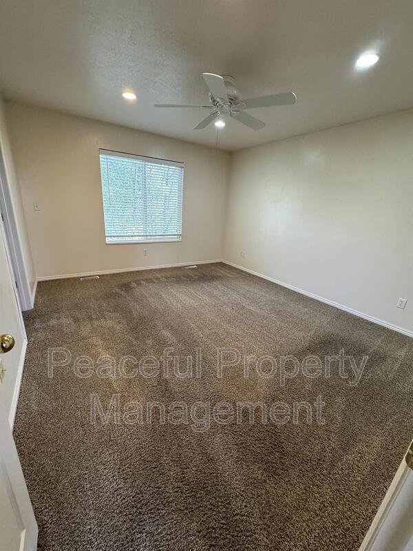 Building Photo - 4507 W Redwood Dr