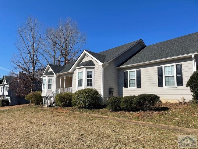 Building Photo - 240 Twin Creek Shores