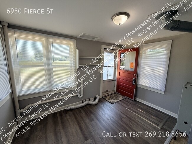 Building Photo - 6950 Pierce St