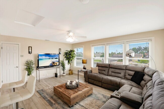 Foto del edificio - 1642 Rainbow Ct