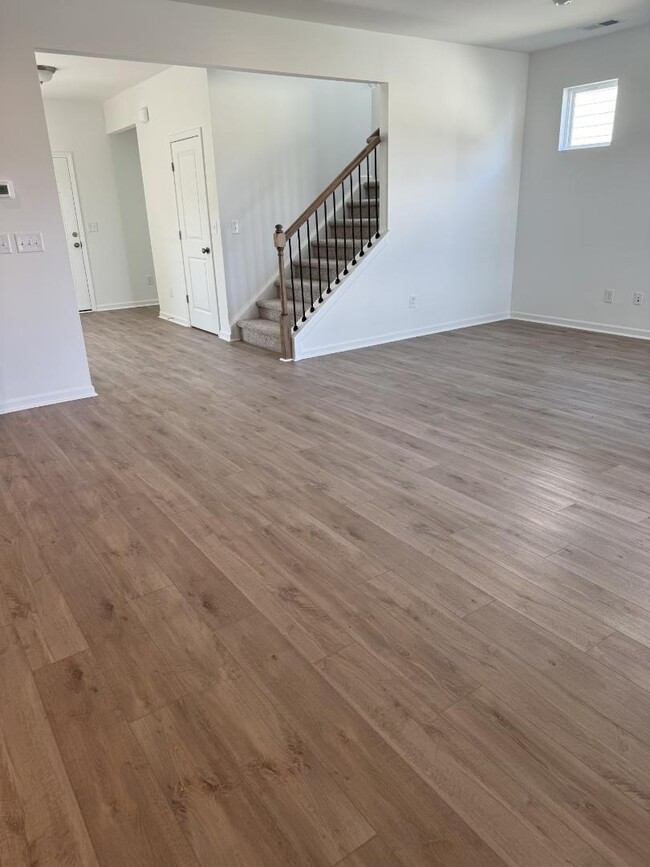 Foto del edificio - 329 Canonbury Dr