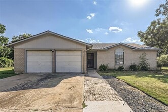 Building Photo - 1604 Wildflower Dr