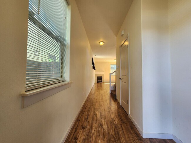 Building Photo - Felida Two-Story Across from Park