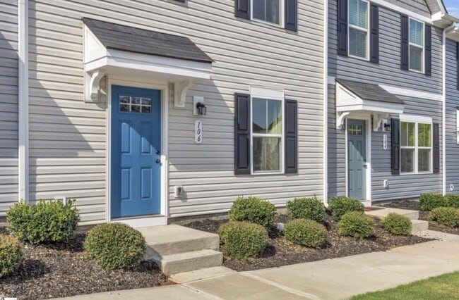 Building Photo - 106 E Frontage Rd