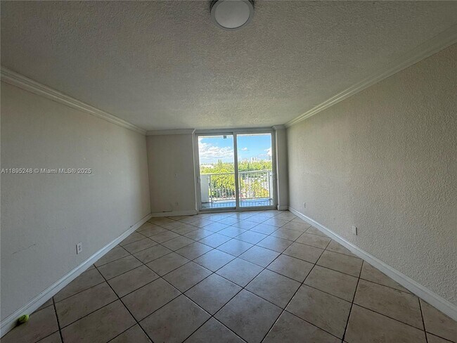 Foto del edificio - 2000 NE 135th St