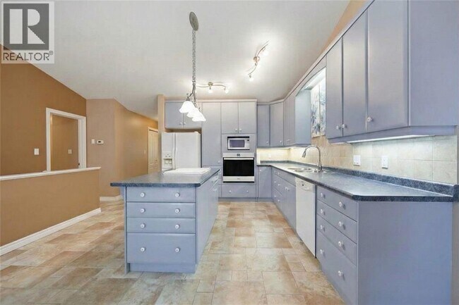 Photo du bâtiment - 207 Cassandra Blvd