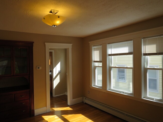 Building Photo - 44 Clarendon Ave