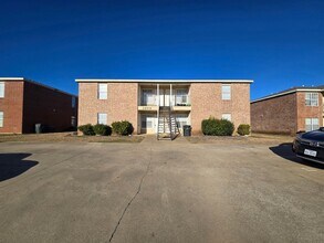 Building Photo - 3209 Toledo Dr
