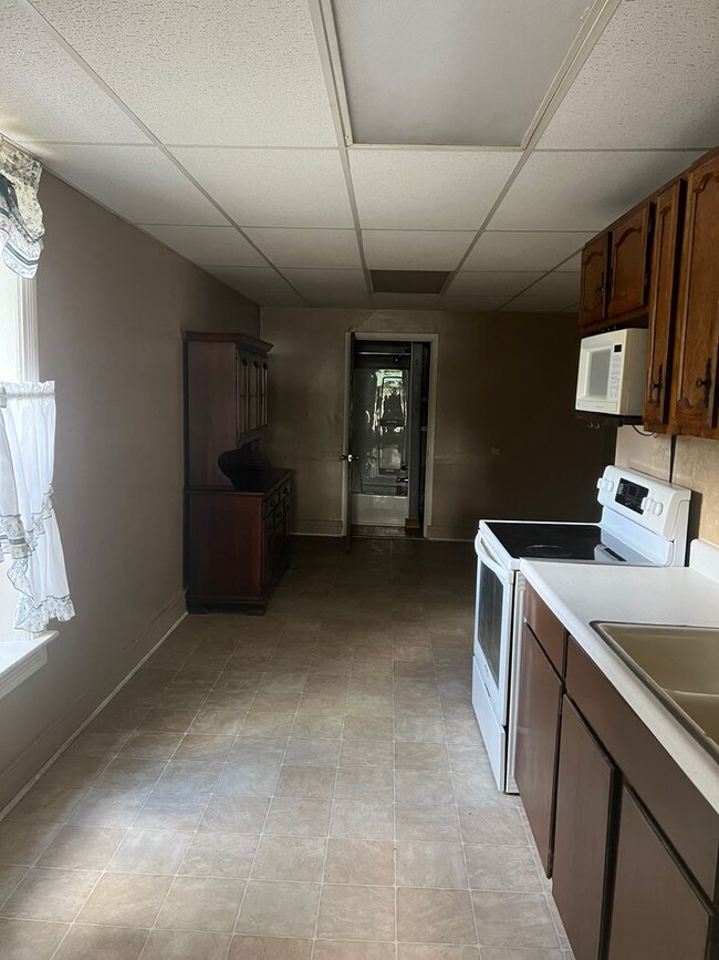 Building Photo - 436 Grist Mill Rd