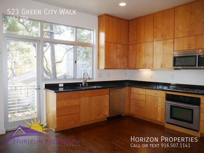 Building Photo - Modern Bright Three-story 3 Bed 2 Bath 1,4...