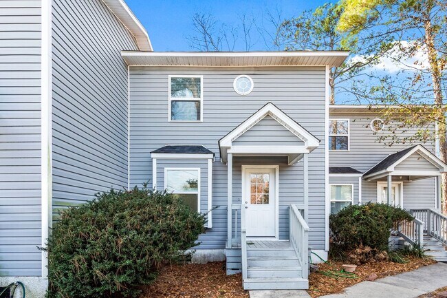 Building Photo - Reduced Rent for Any Lease Signed in Feb!! 8 Blocks to the Beach!!
