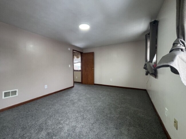 Foto del edificio - 2 bed/1 bath townhome 15025