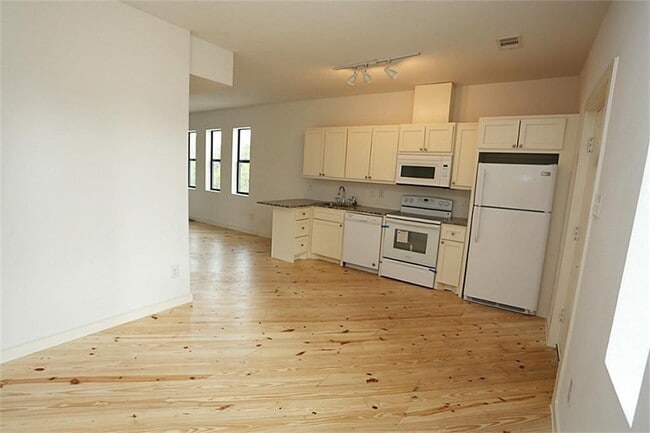 Building Photo - 4102 McKinney St