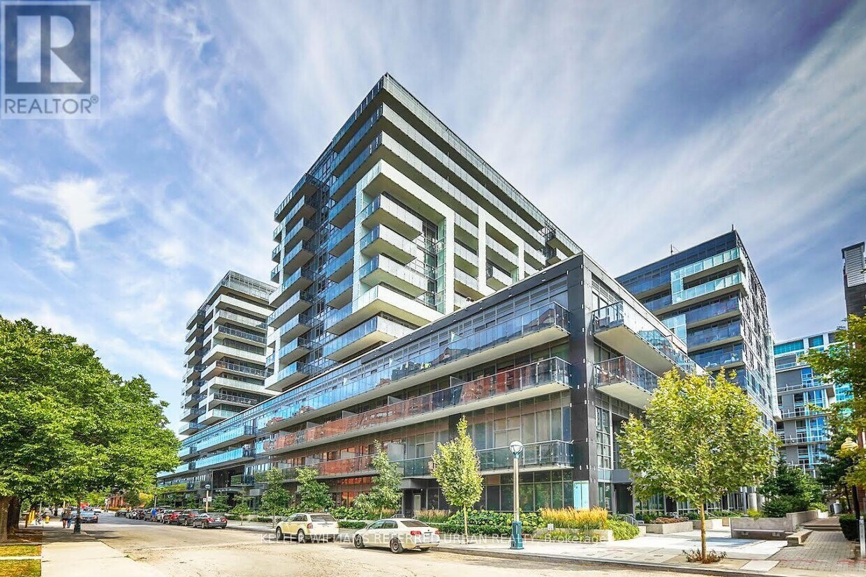 Primary Photo - 1030-1030 King St W