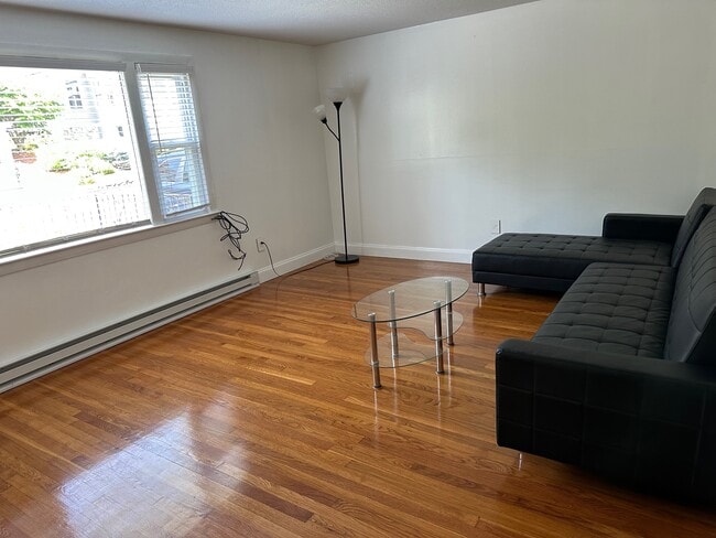 Building Photo - 6 Gloucester St