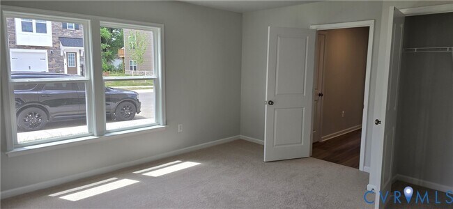 Building Photo - 567 Sybil St