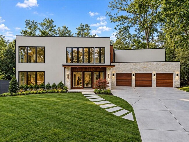 Foto del edificio - 3566 Cantrell Rd NE