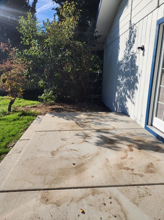 Building Photo - Newly updated home in Kennewick