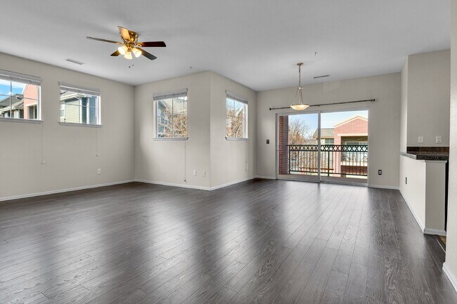 Foto del edificio - $1,800 - 1 Bed, 1.5 Bath Condo in Denver with In Unit Laundry in Great Location!