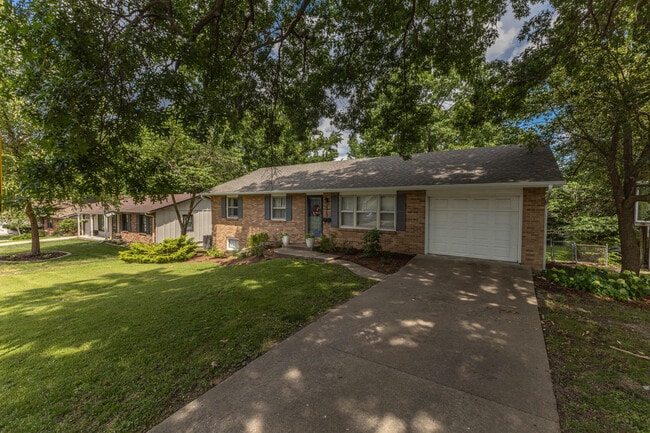 Building Photo - 3312 Lynnwood Dr