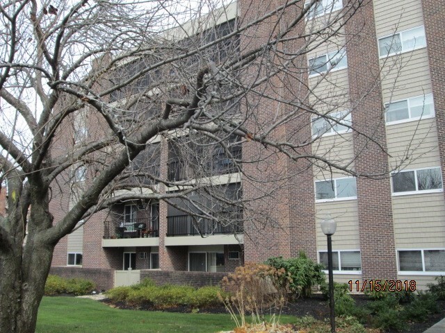 Building Photo - 68 Main St