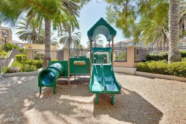 Building Photo - 4 br, 3 bath Townhome - 4474 Moulin Pl