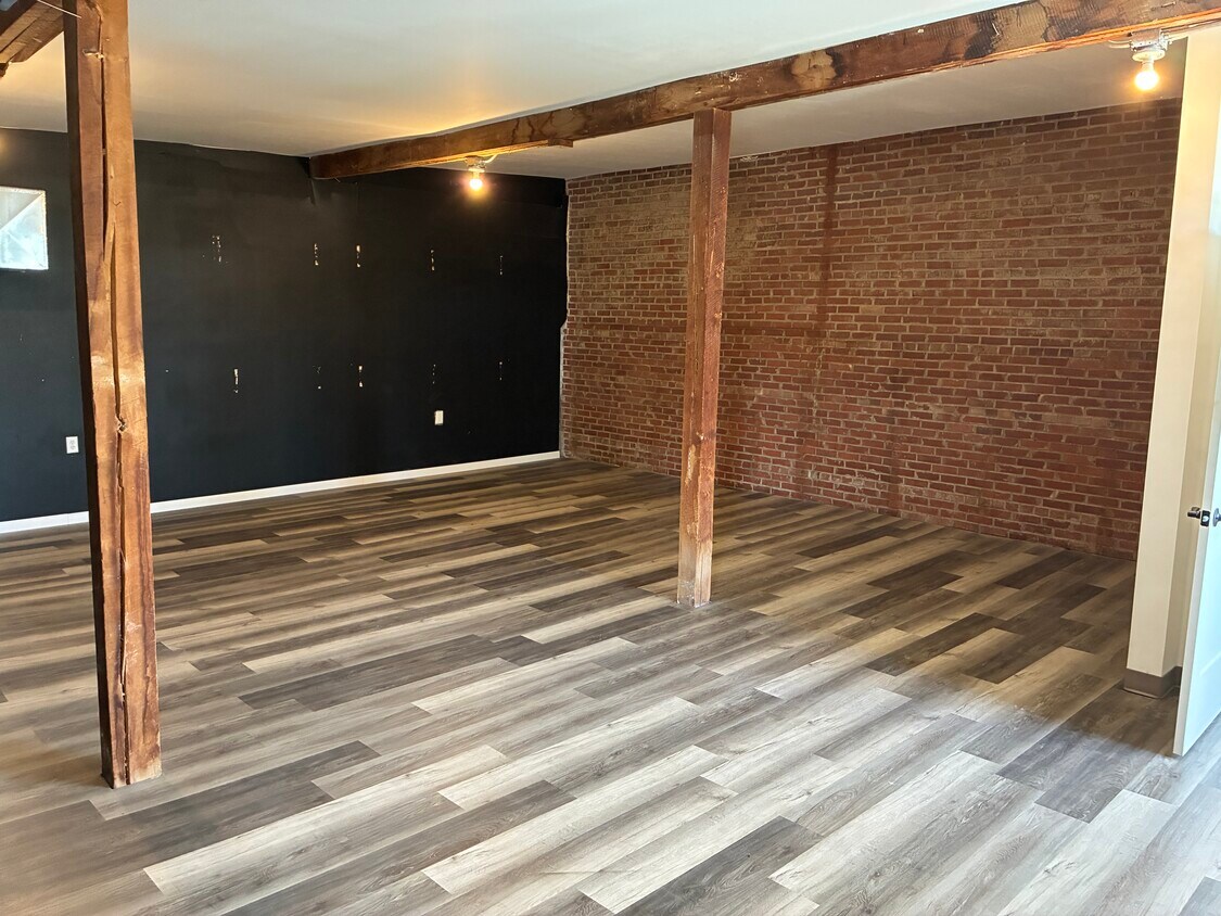 Foto del edificio - Bartley Building-5054 W. St. Rd. 56