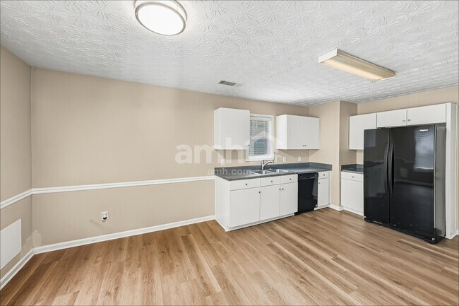 Foto del edificio - 20 Kentshire Pl NW