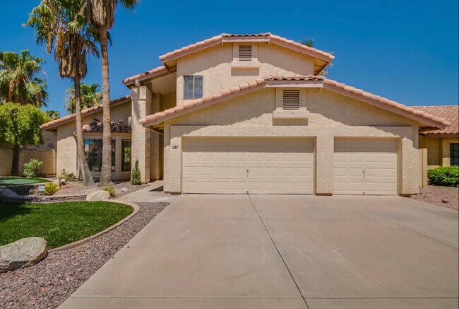 Foto del edificio - Luxury Living in Garden Lake Estates