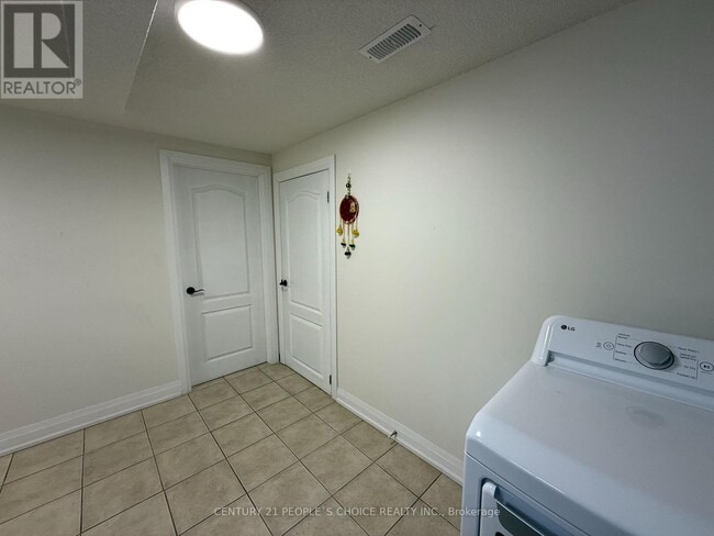 Building Photo - 61 Jeffcoat Dr