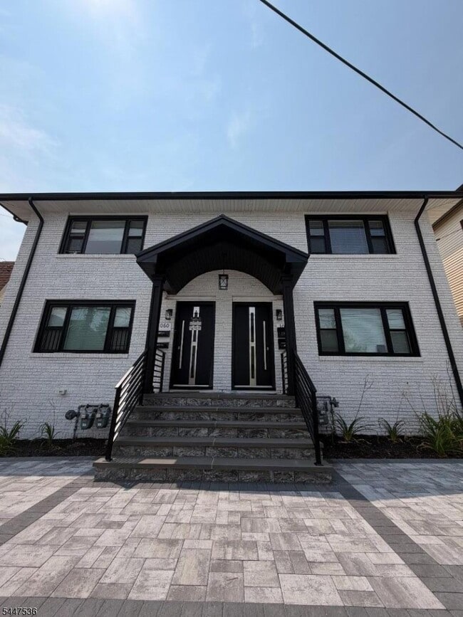 Building Photo - 1058 E 25th St