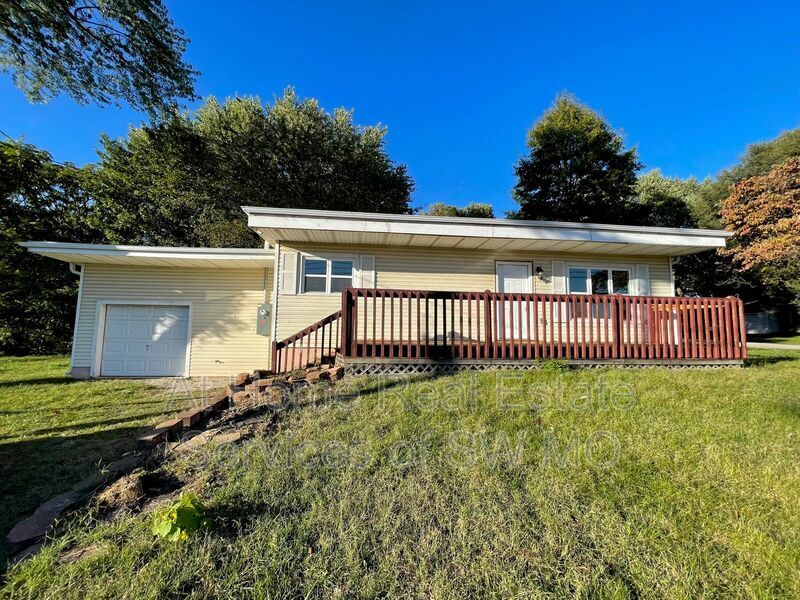 Primary Photo - 801 N Pickwick Ave
