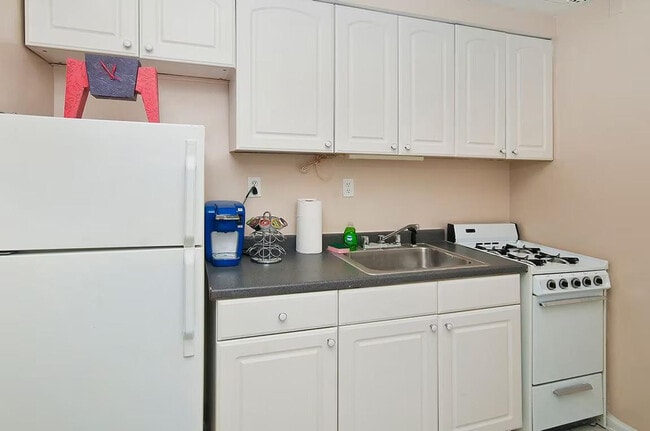 Building Photo - 1581 1st Ave