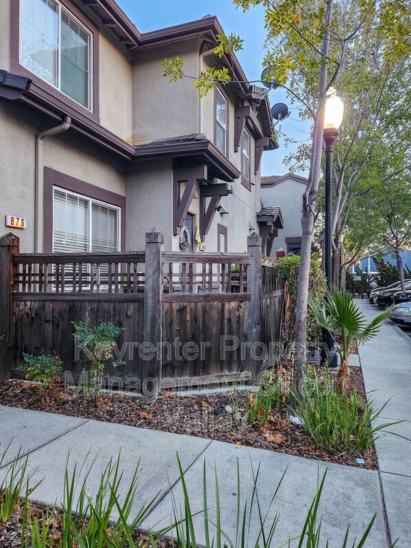 Building Photo - 896 Towne Dr