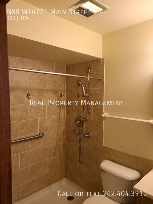 Foto del edificio - N88W16771-W16771 Main St