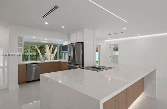 Foto del edificio - 979 NW 8th St