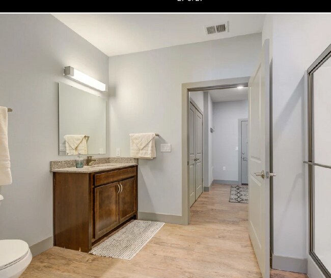 Foto del edificio - 718 E Georgia St