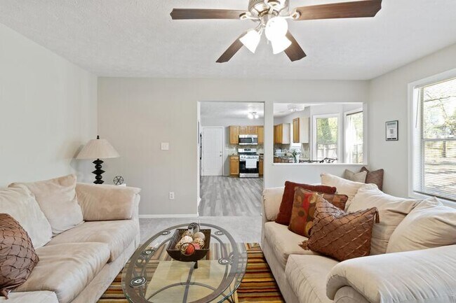 Building Photo - 1003 Shady Creek Dr