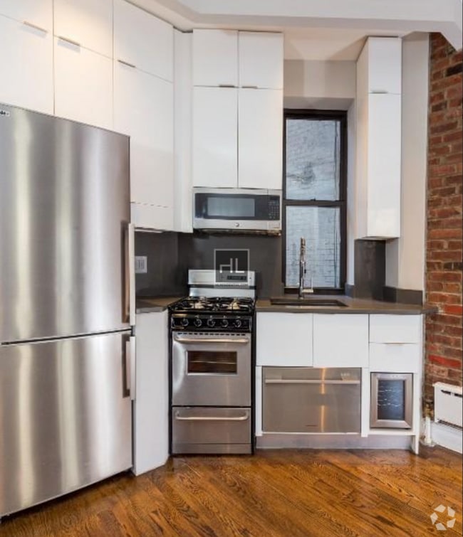 Building Photo - MOTT ST.