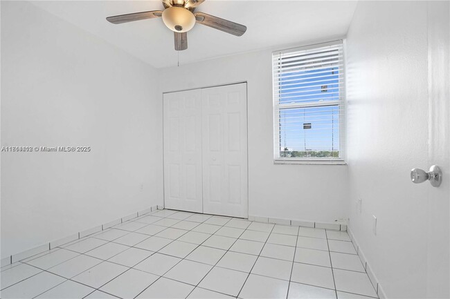 Foto del edificio - 750 NW 43rd Ave