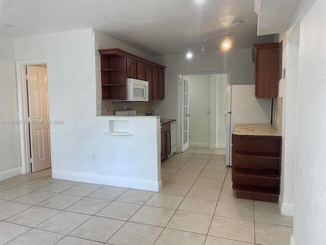 Building Photo - 1021 N Victoria Park Rd