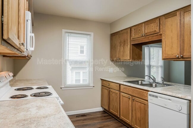 Building Photo - 121 S Atley Ln